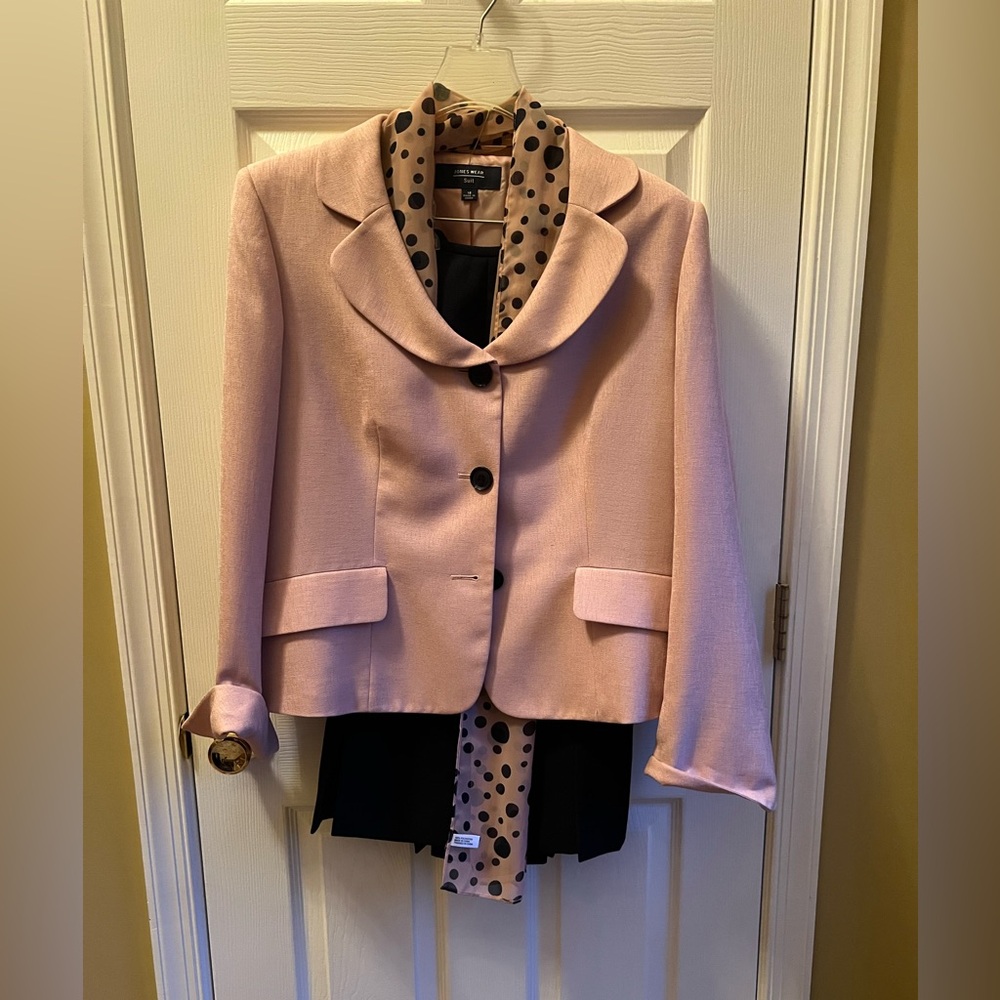 Skirt suit pink and black